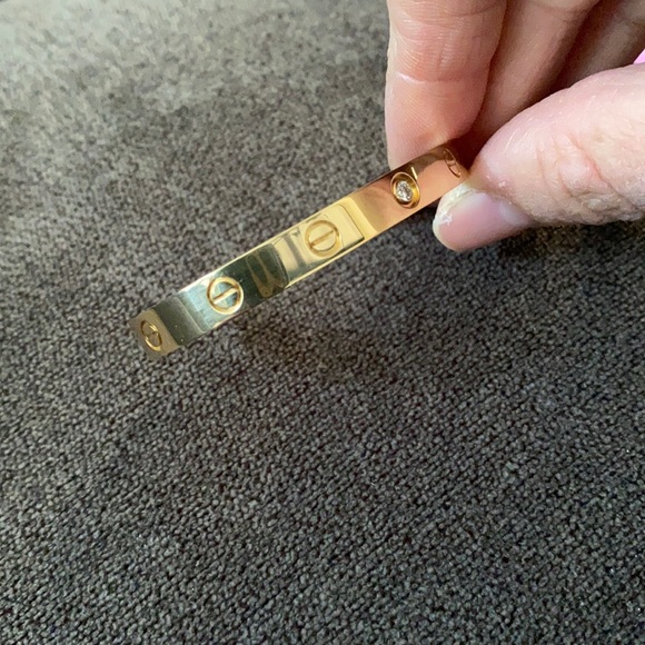 Cartier love cuff bracelet in yellow gold with one diamond - Picture 5 of 13